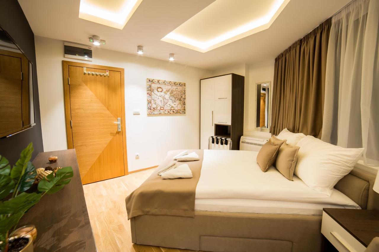 Center Luxury