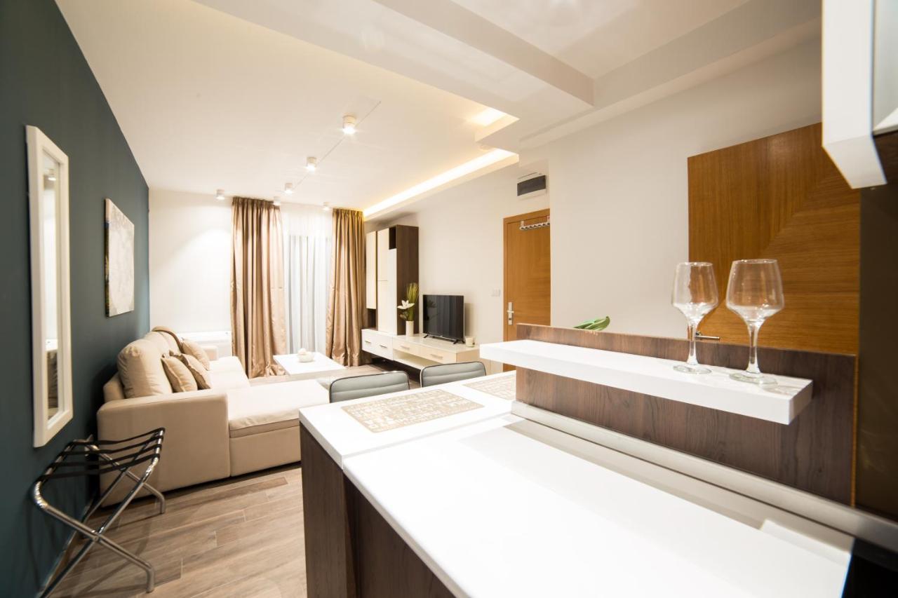 Center Luxury